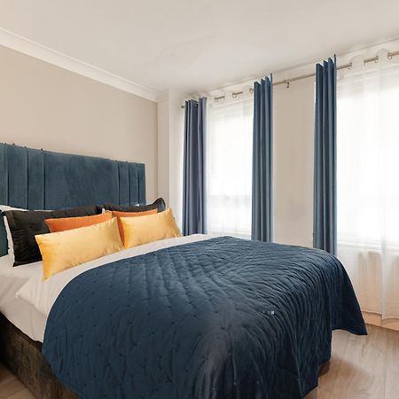 Explore The Most Exquisite West-End From A Harrods Family And Couple Home Лондон Екстер'єр фото