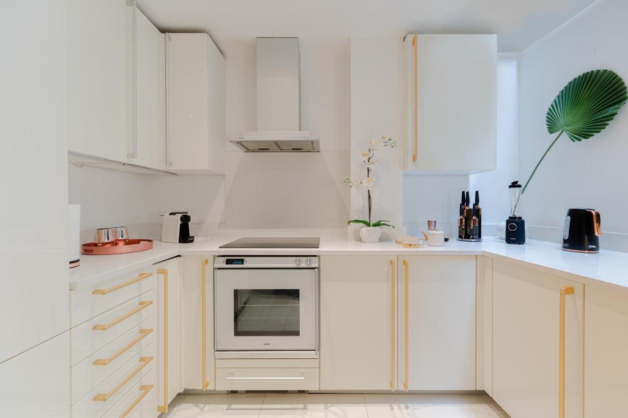 Explore The Most Exquisite West-End From A Harrods Family And Couple Home Лондон Екстер'єр фото