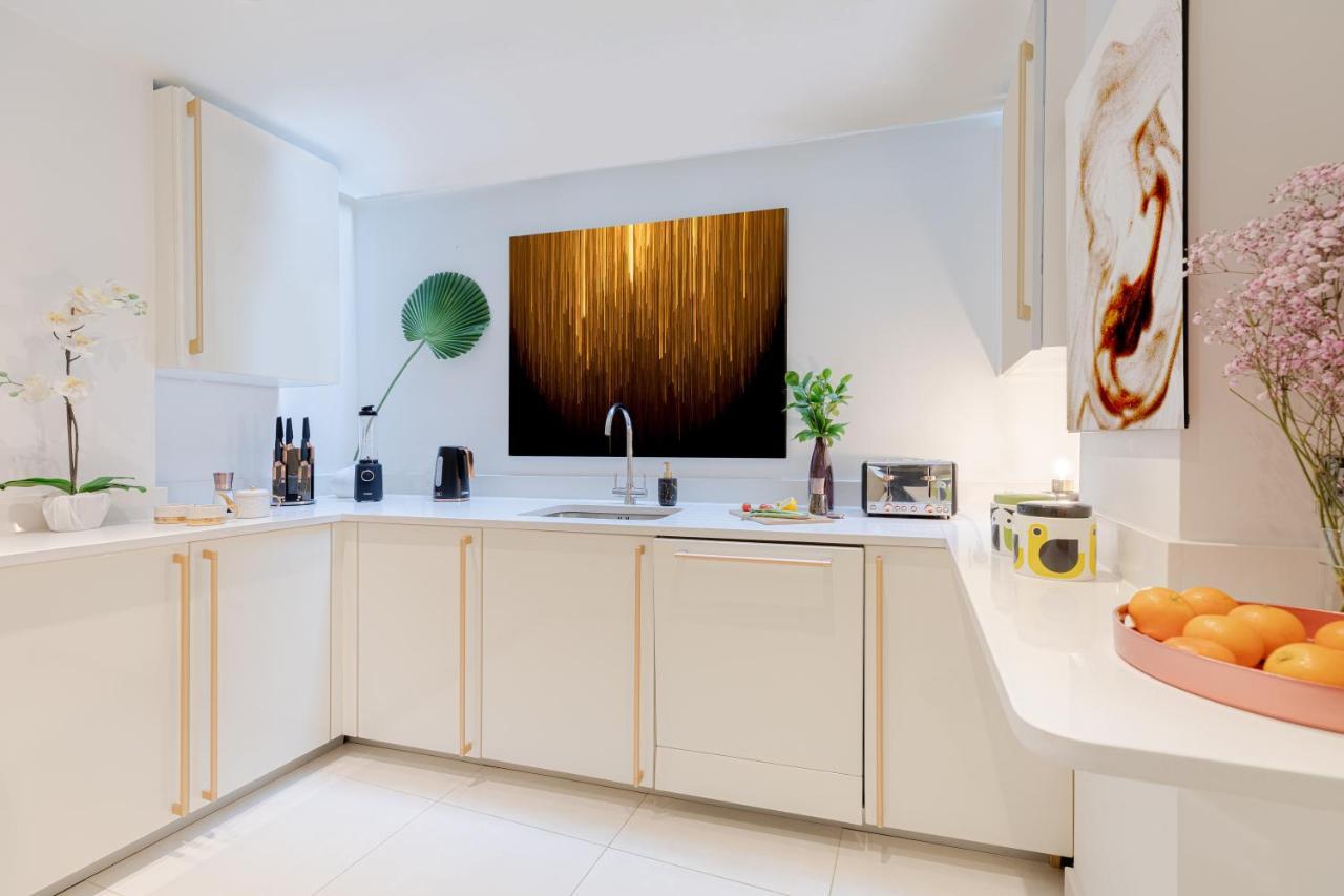 Explore The Most Exquisite West-End From A Harrods Family And Couple Home Лондон Екстер'єр фото