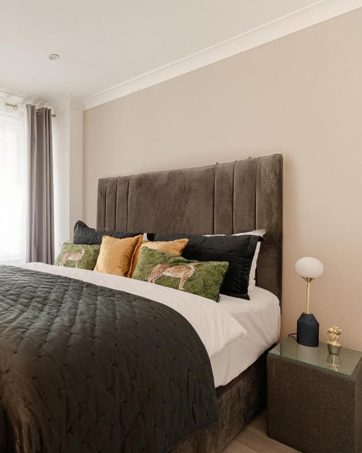 Explore The Most Exquisite West-End From A Harrods Family And Couple Home Лондон Екстер'єр фото