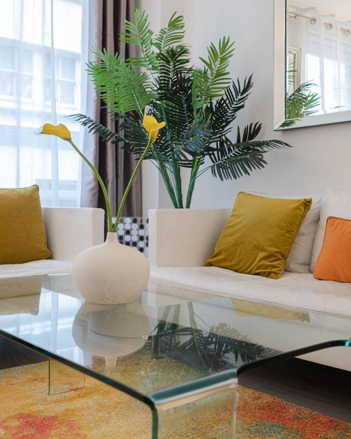 Explore The Most Exquisite West-End From A Harrods Family And Couple Home Лондон Екстер'єр фото